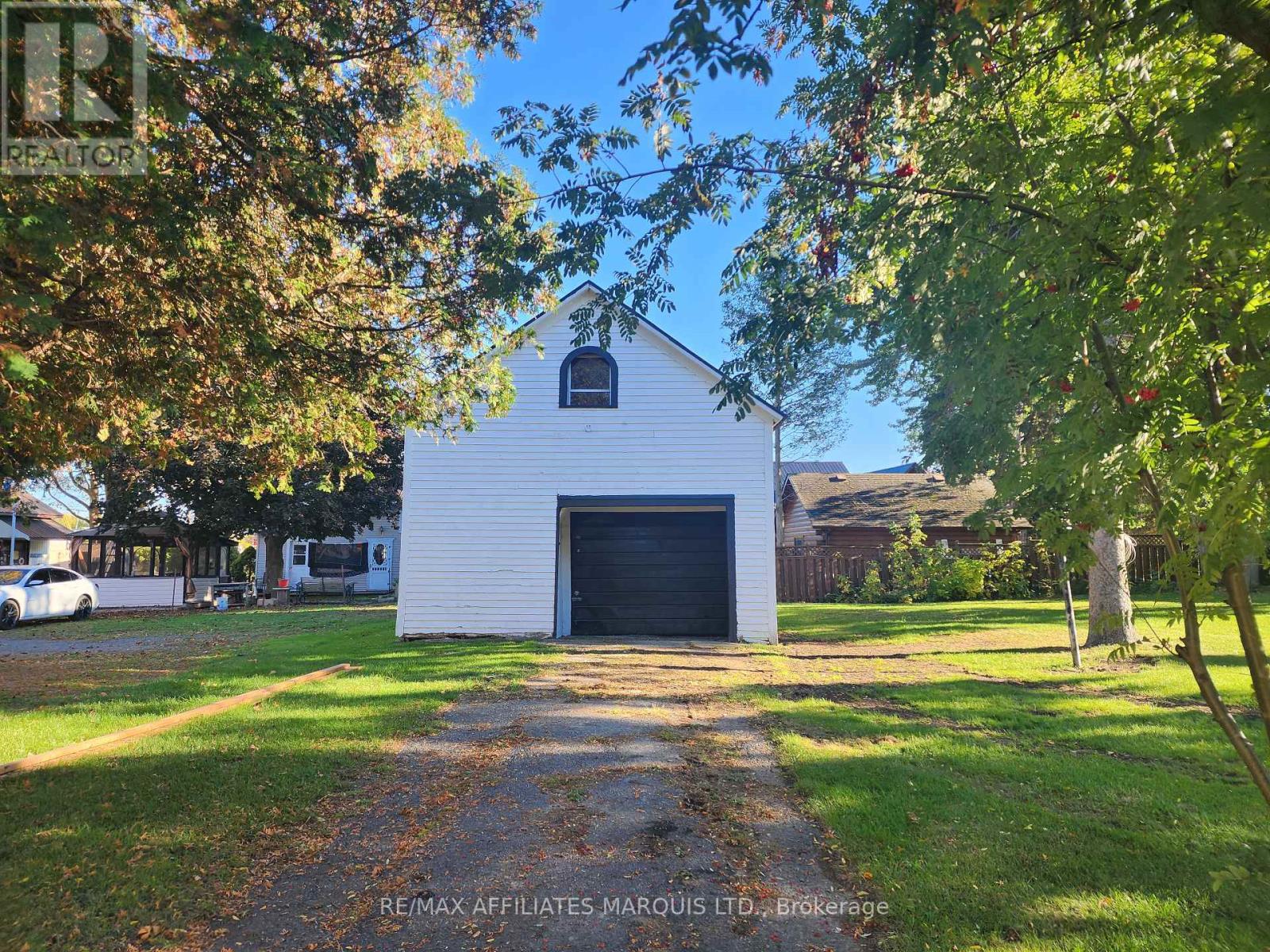 12 Oak Street