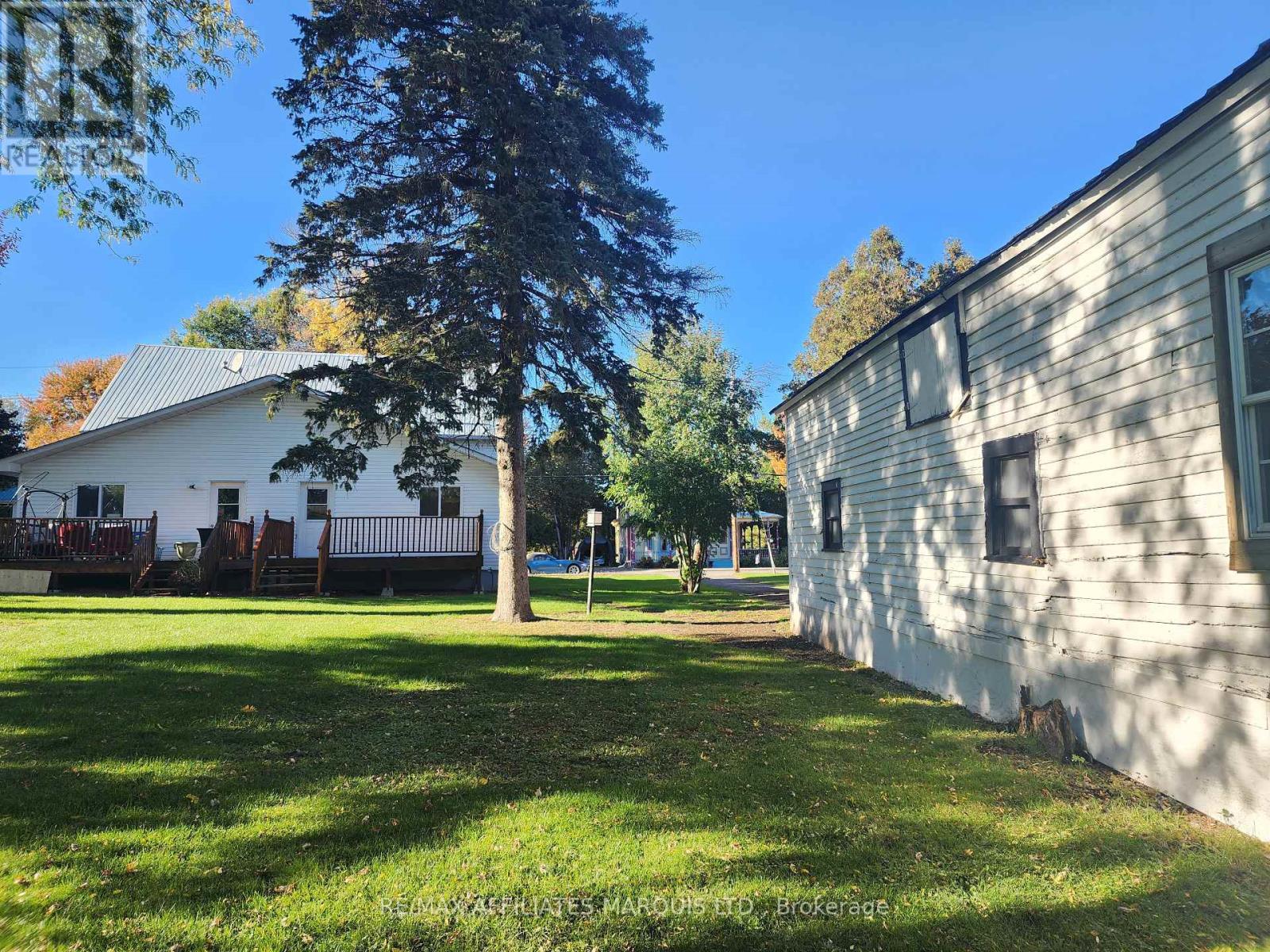12 Oak Street