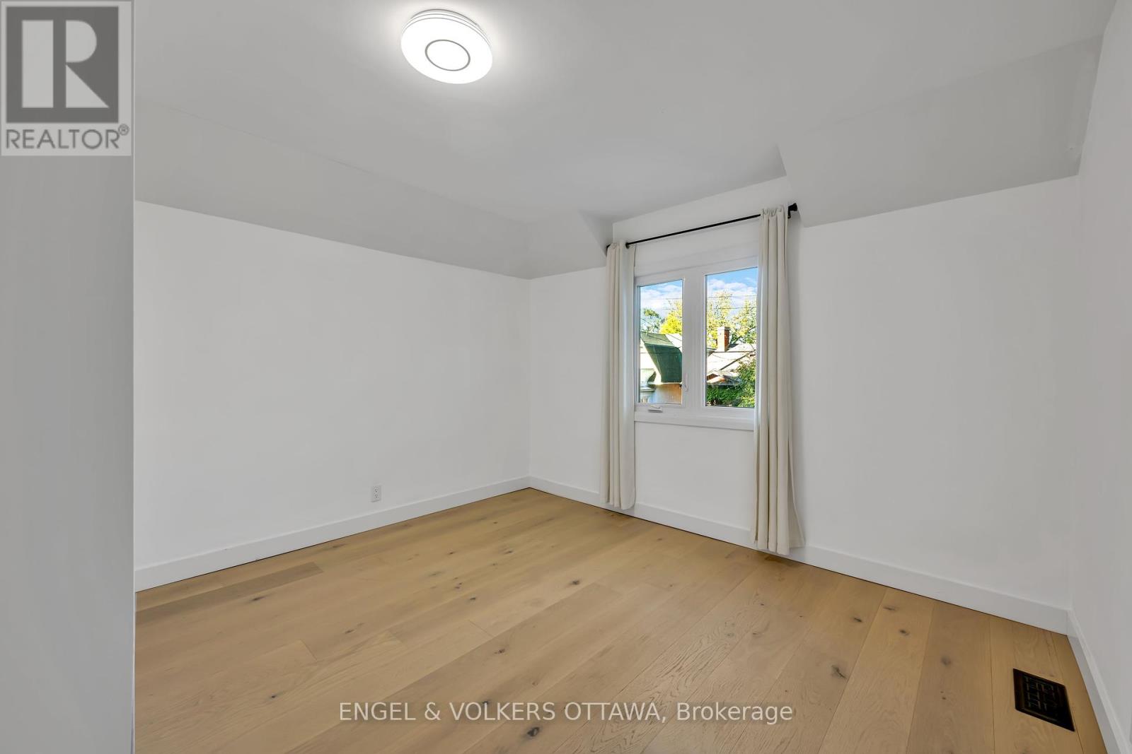 22 Harvard Avenue