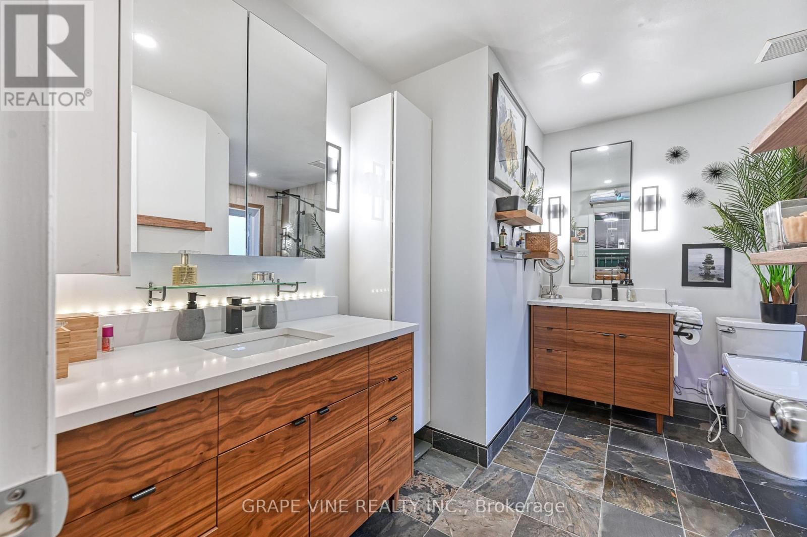 777 Rolling River Crescent