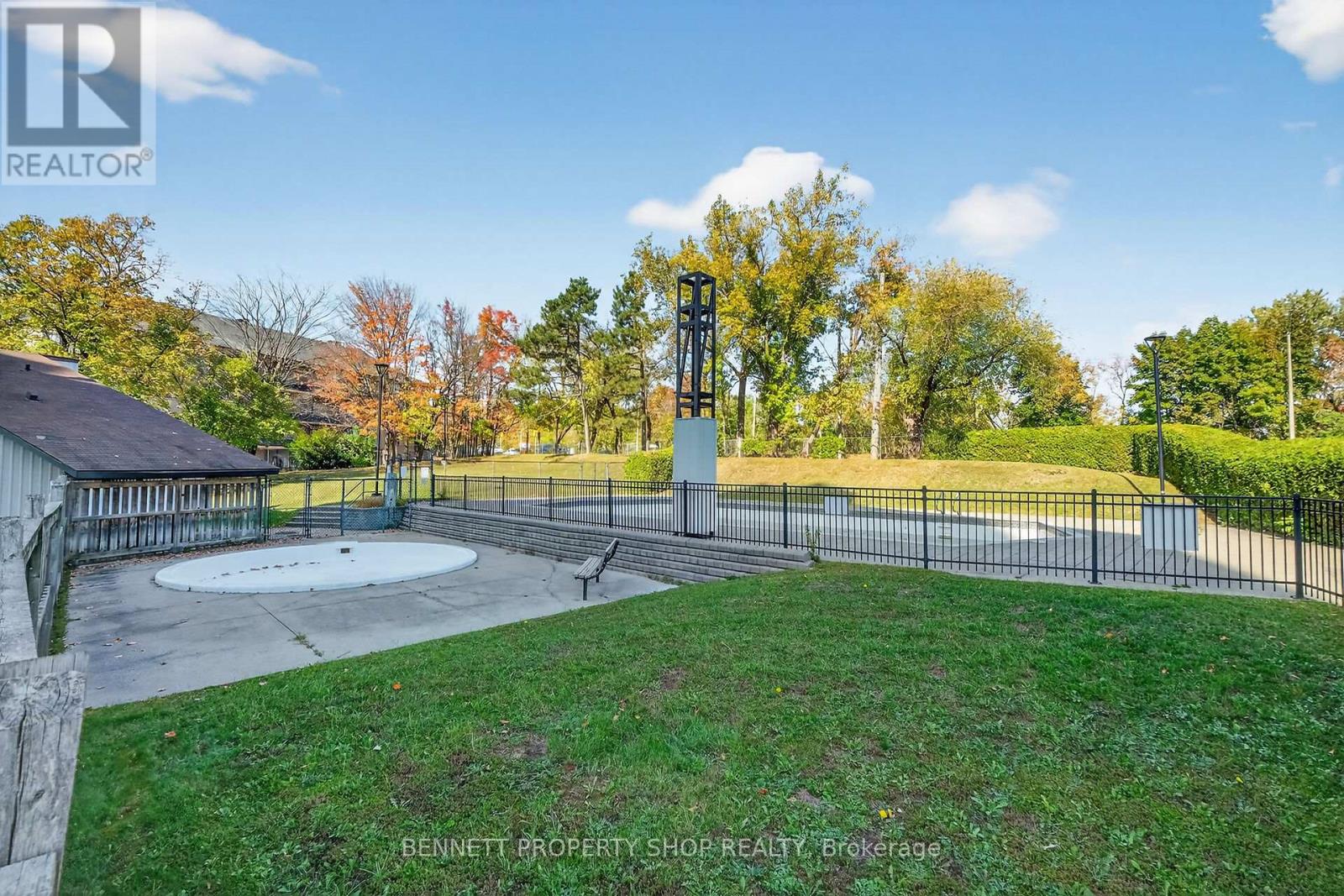 1015 - 915 Elmsmere Road