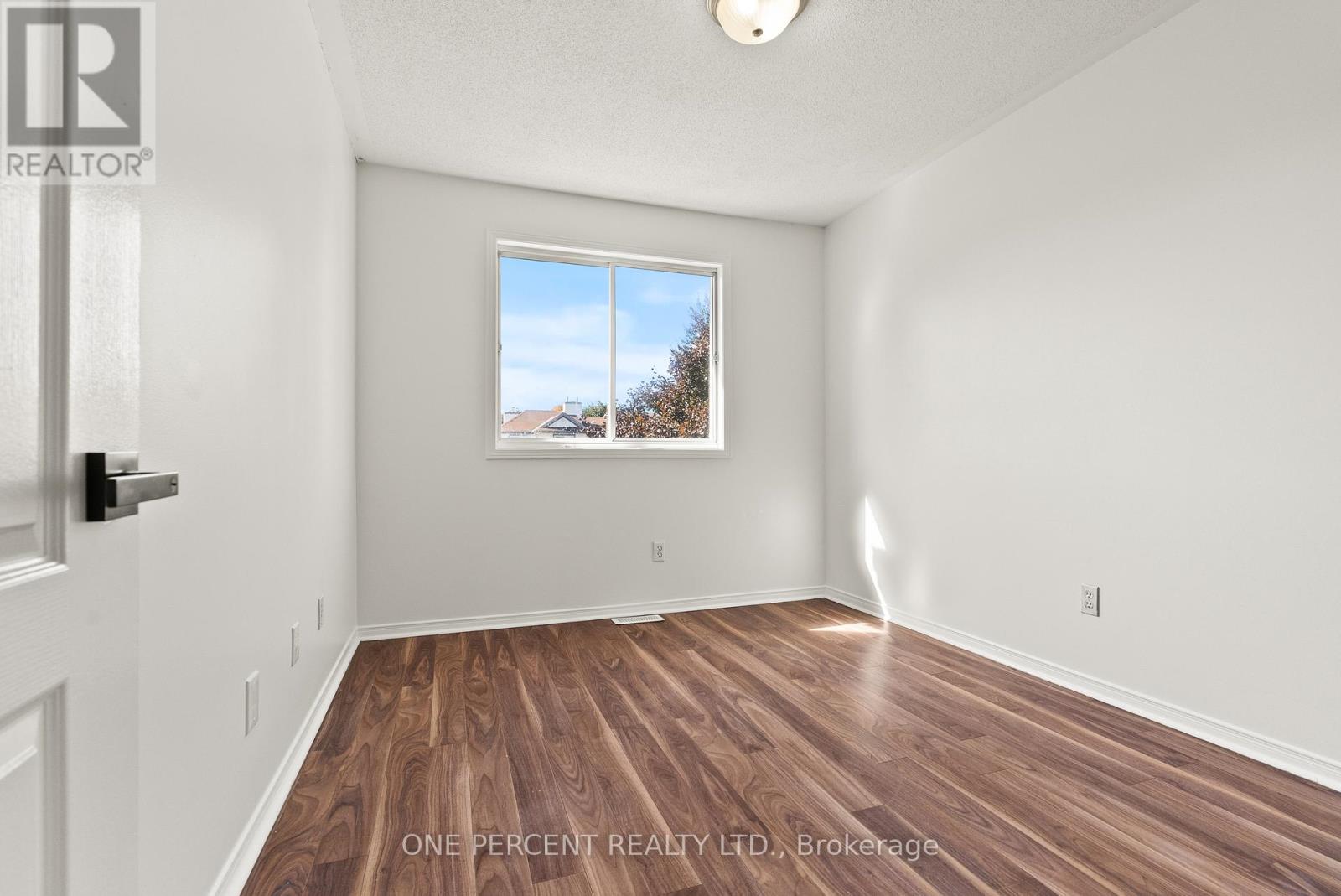 11 Bowen Crescent