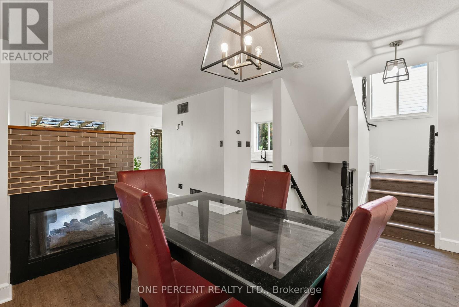 11 Bowen Crescent