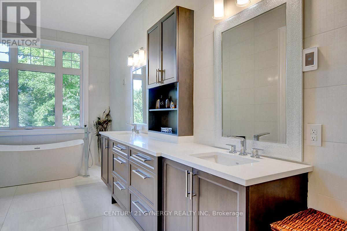 1443 Duchess Crescent