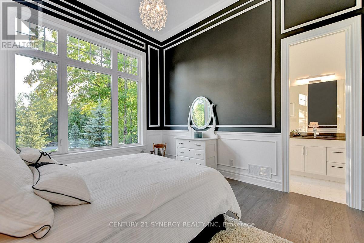 1443 Duchess Crescent