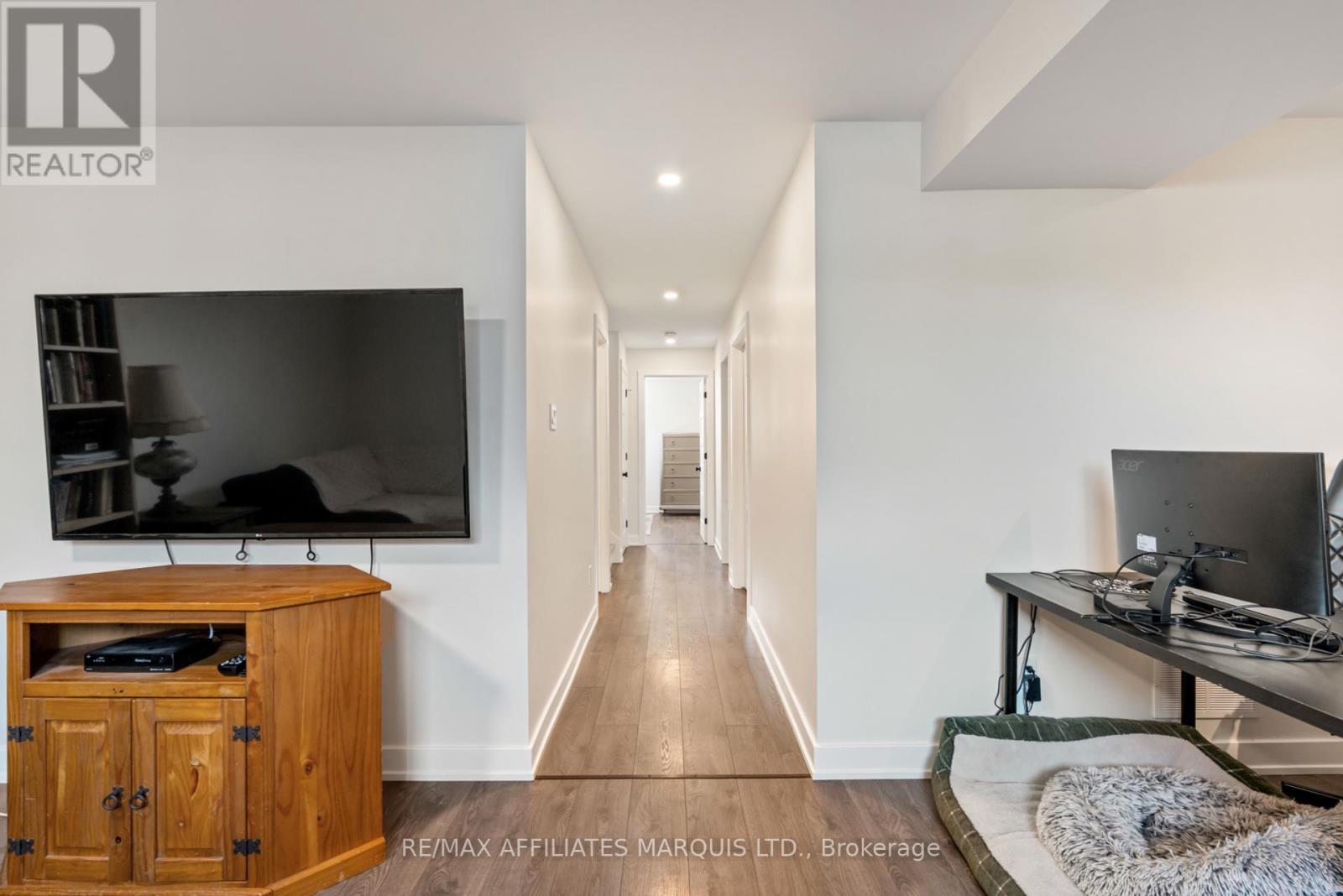 108 Bishop Street S