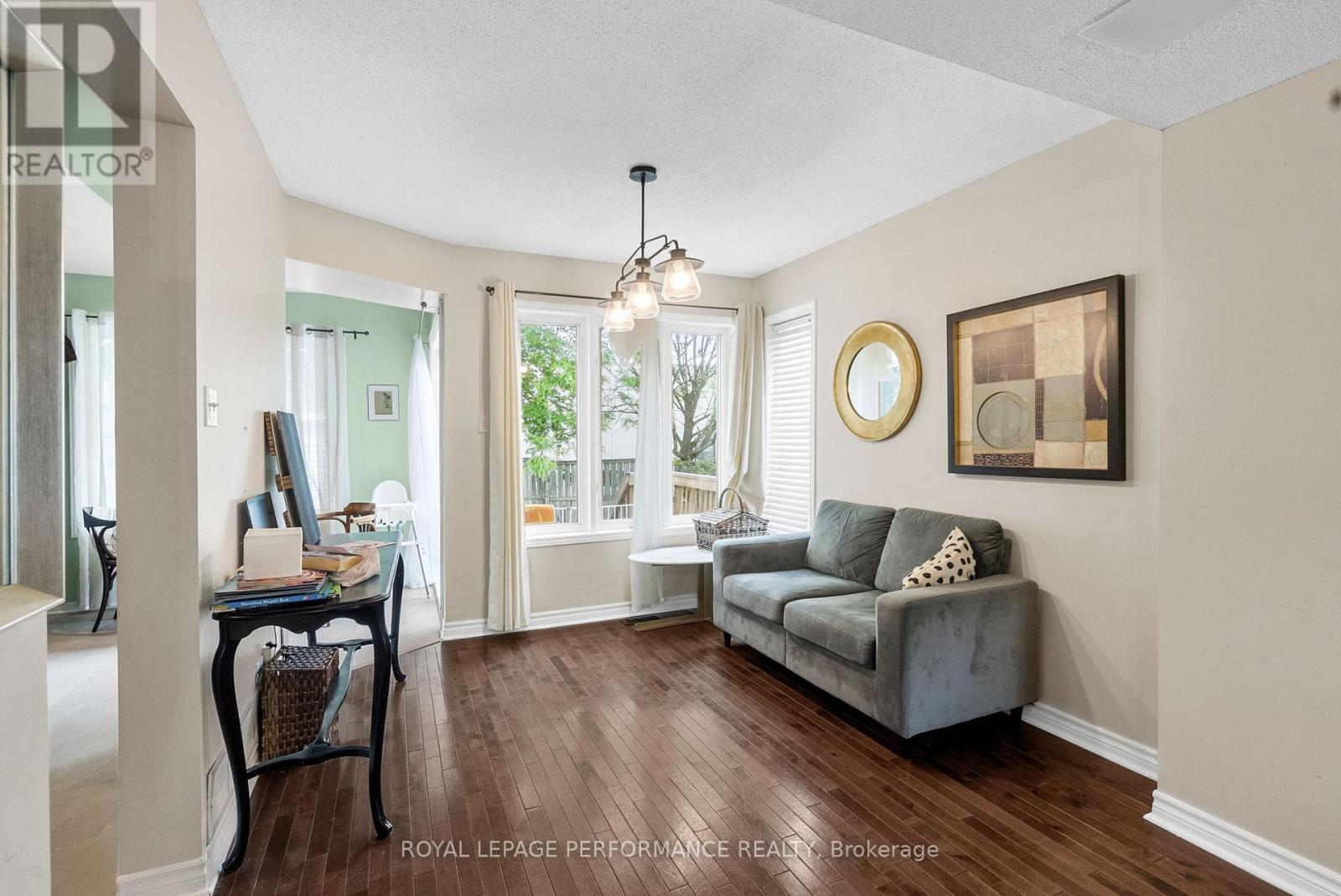 1453 Lynx Crescent
