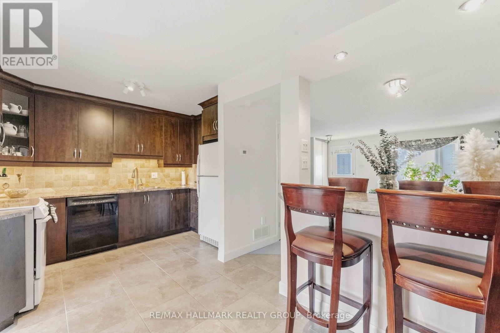 941 Cookshire Crescent