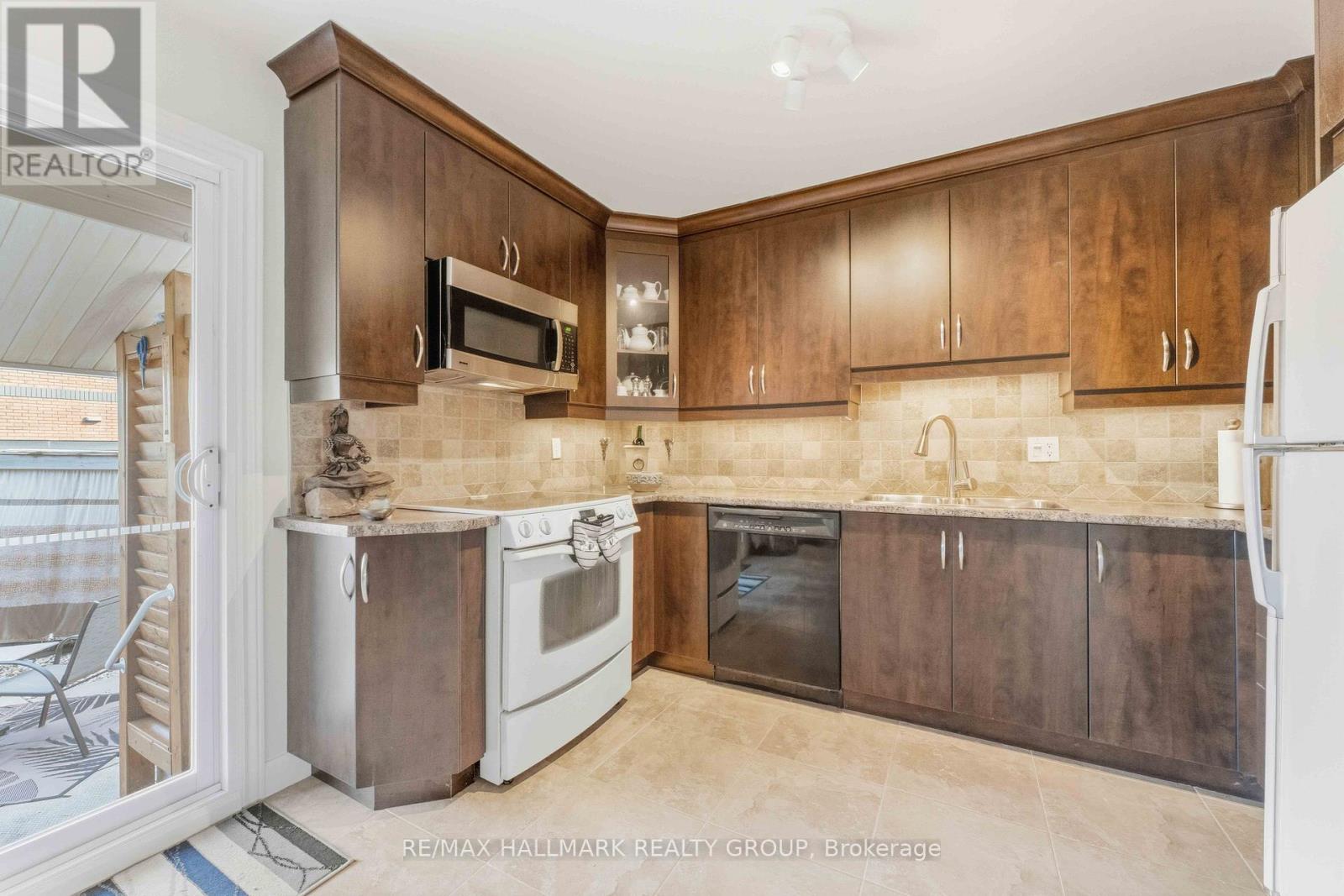 941 Cookshire Crescent