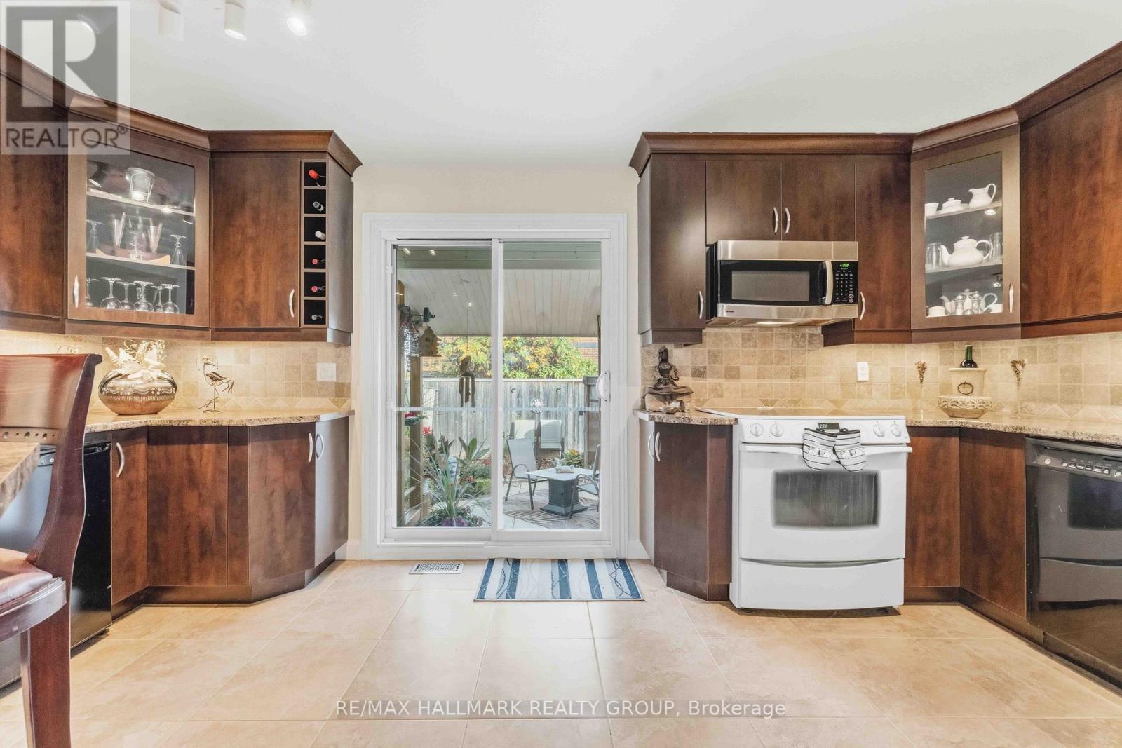 941 Cookshire Crescent