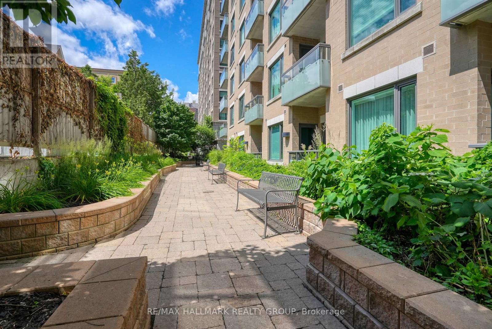 406 - 238 Besserer Street