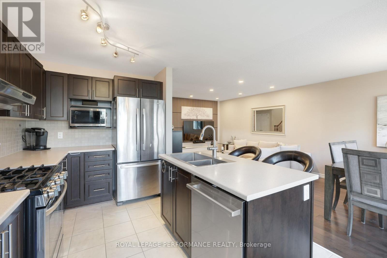 243 Silvermoon Crescent