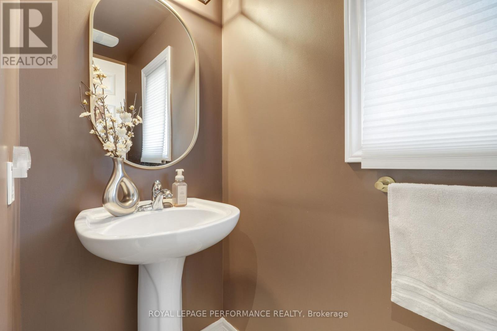 243 Silvermoon Crescent