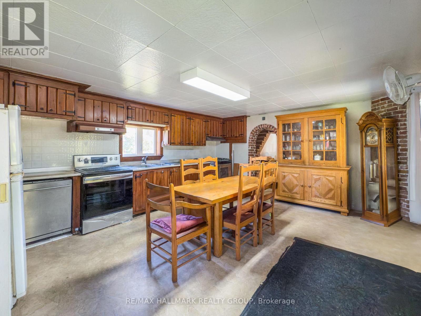 1677 Ste Anne Road