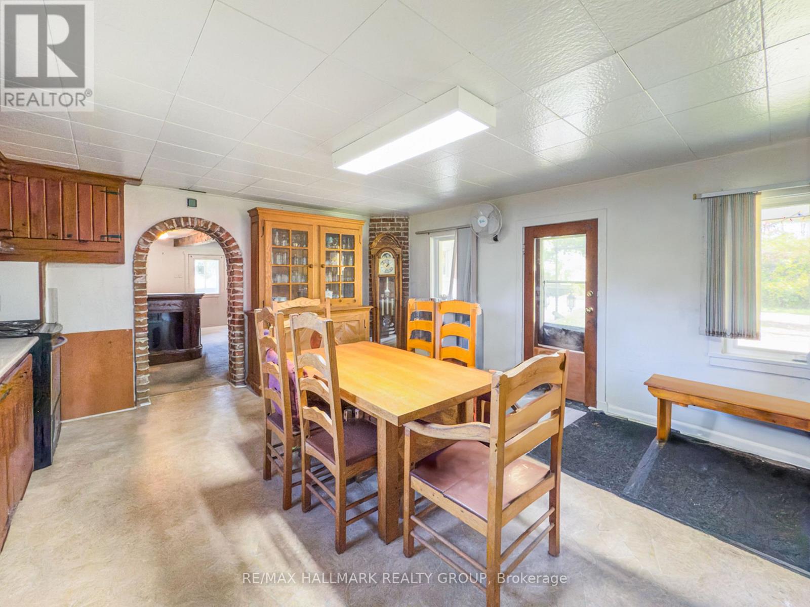 1677 Ste Anne Road