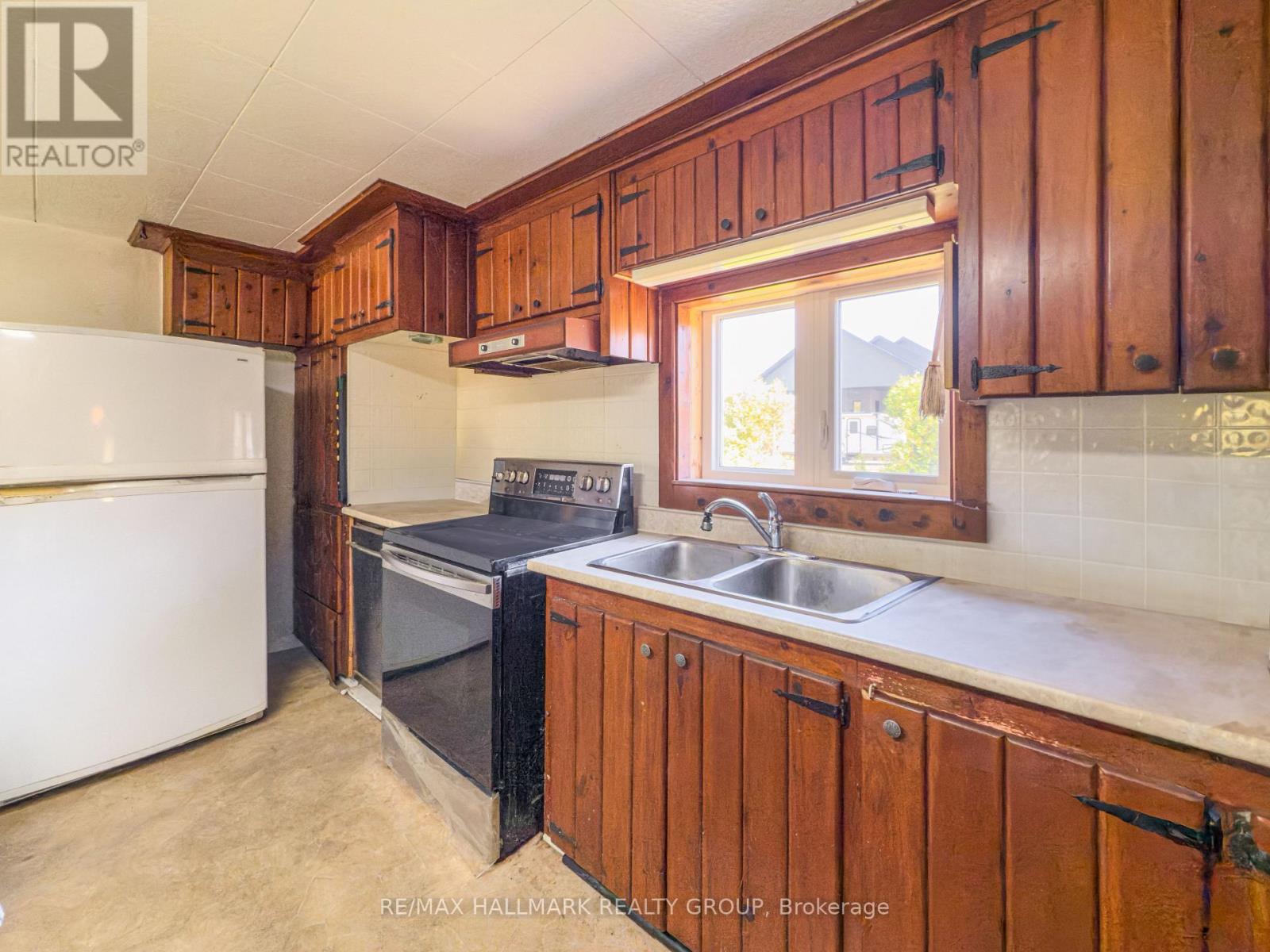 1677 Ste Anne Road