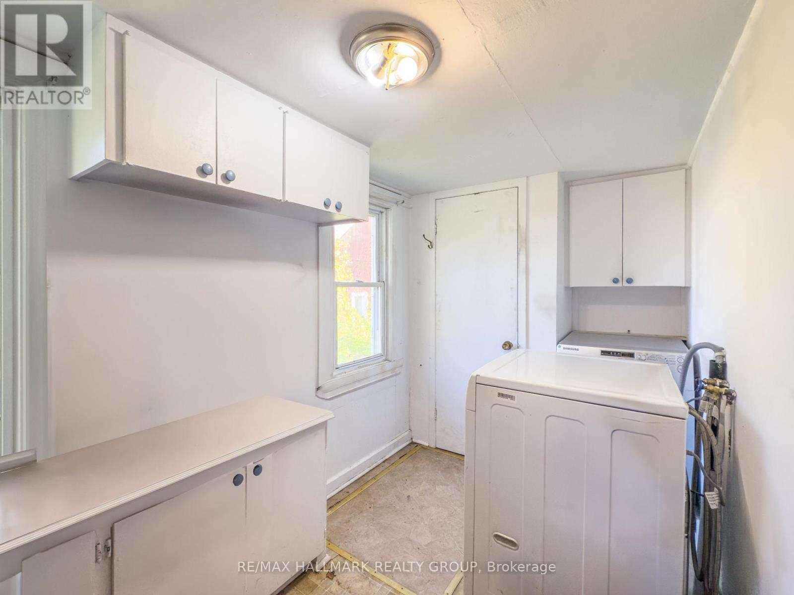 1677 Ste Anne Road