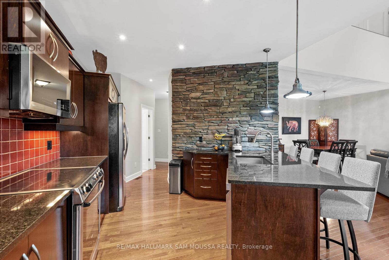 25 Marsh Sparrow Private