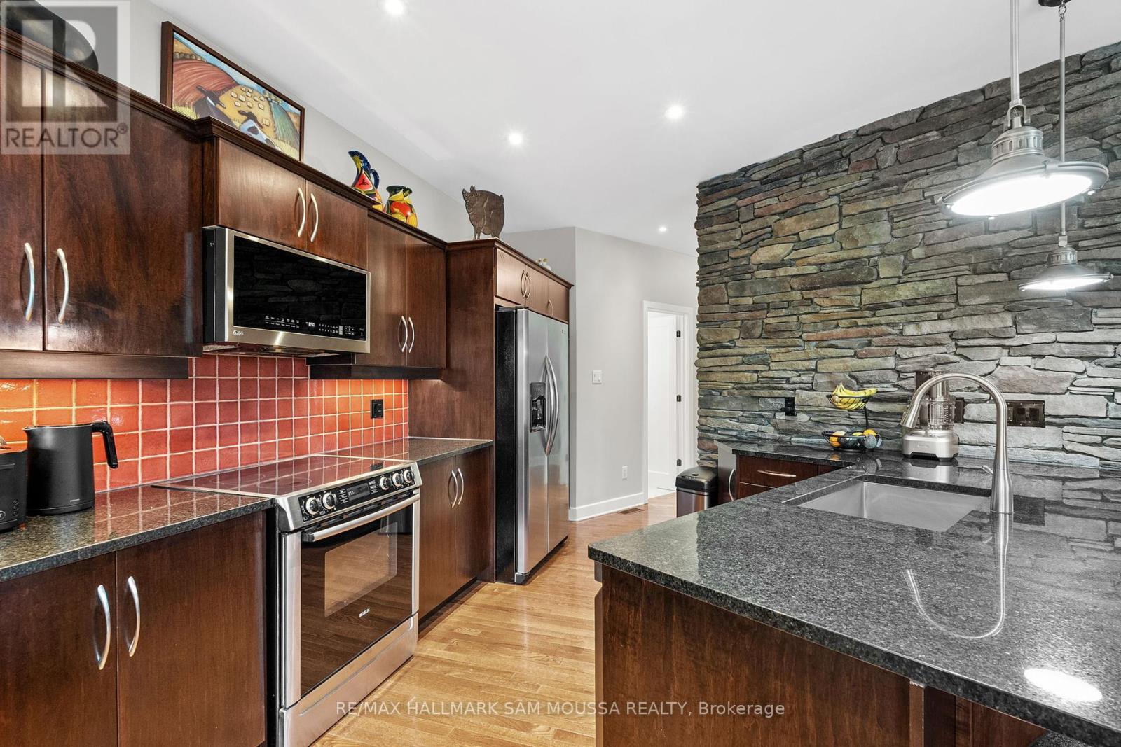 25 Marsh Sparrow Private