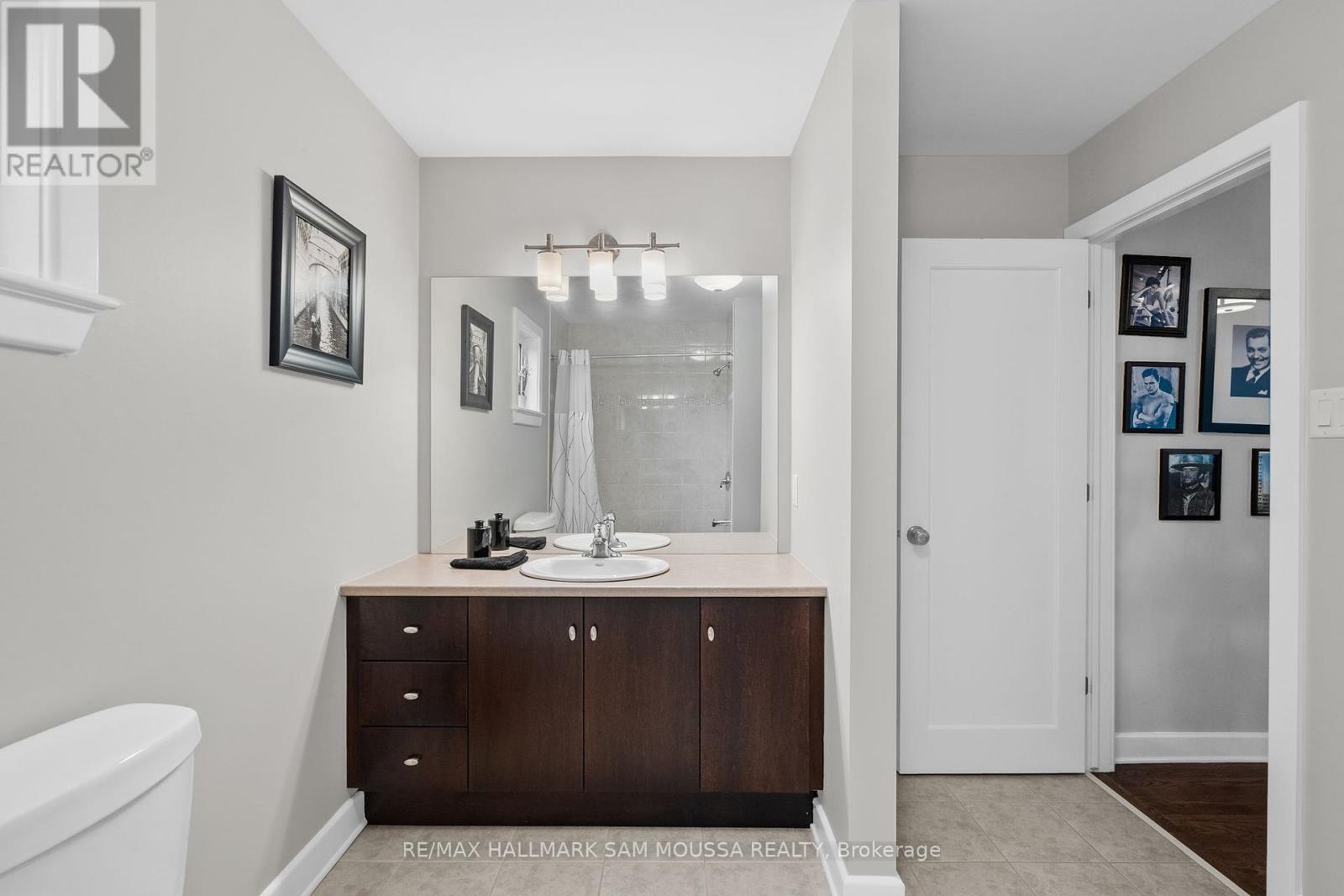 25 Marsh Sparrow Private