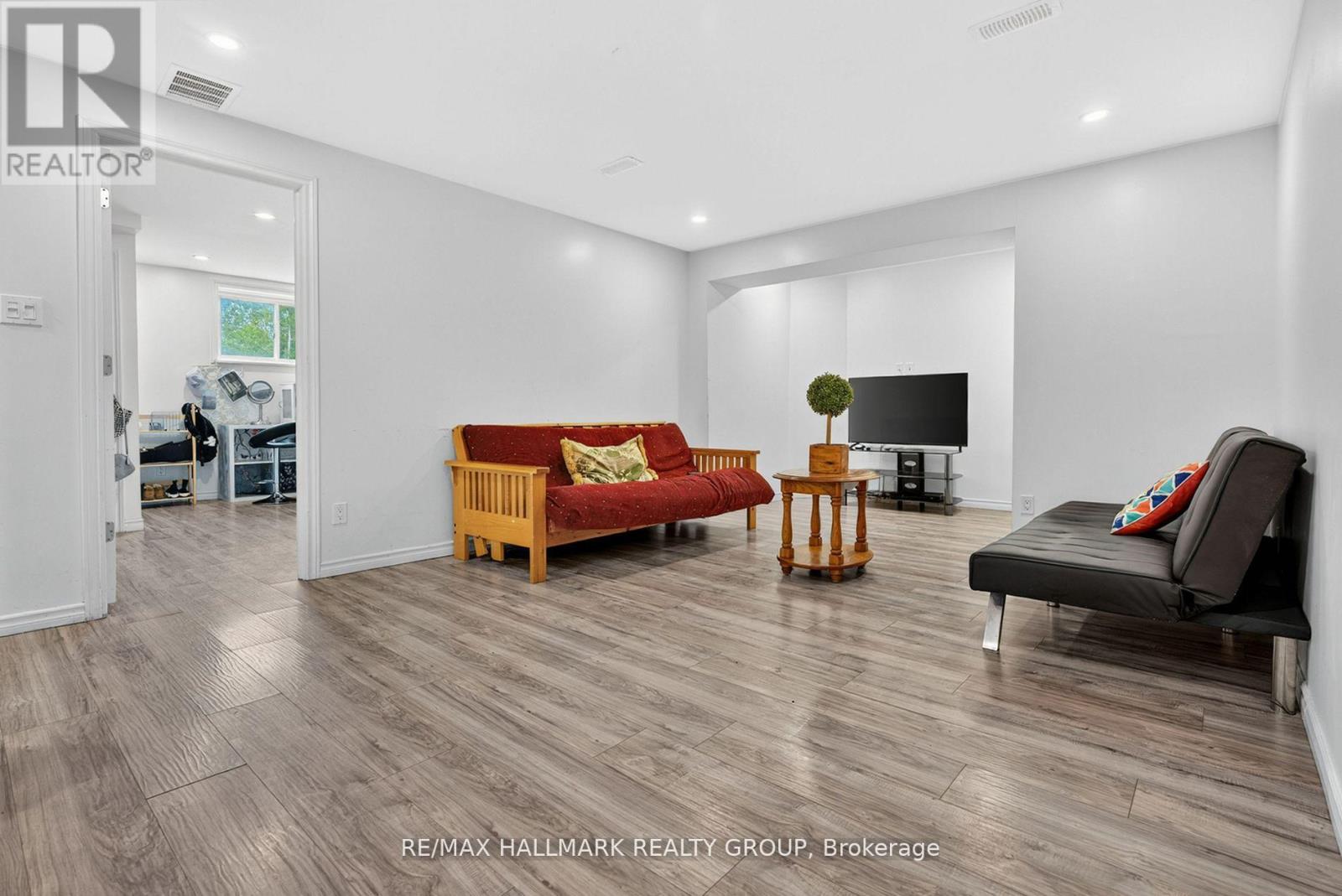 11 Rideau Crossing Crescent