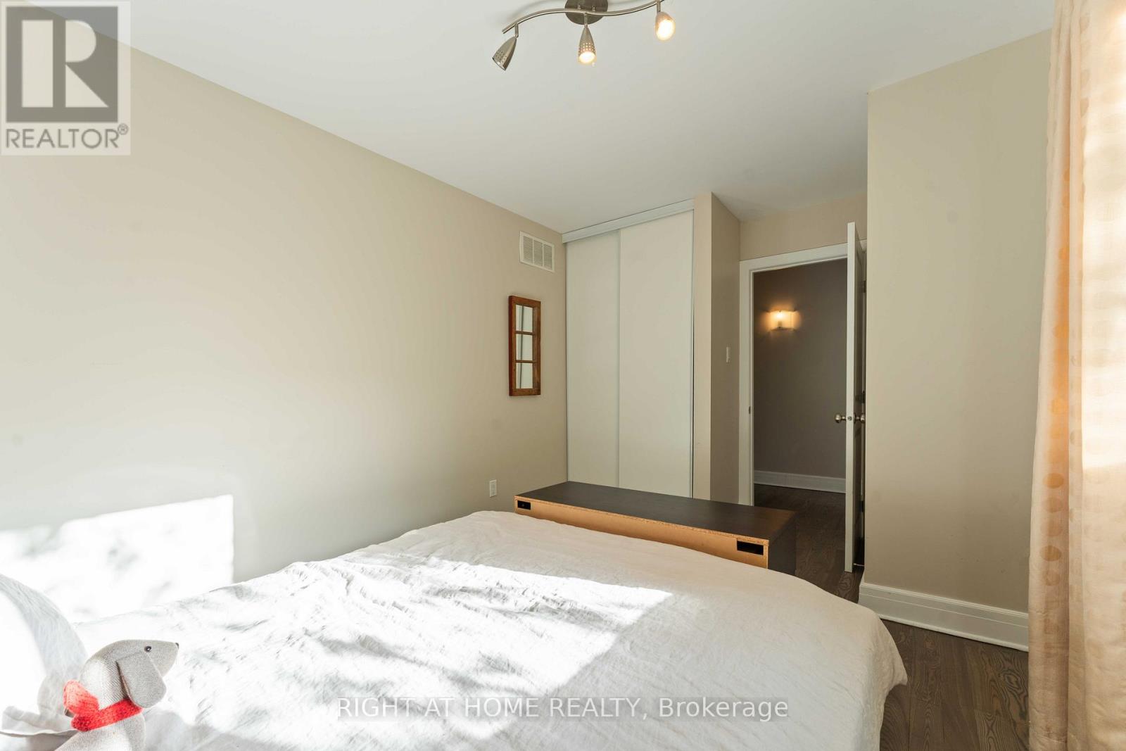 110 Little London Private