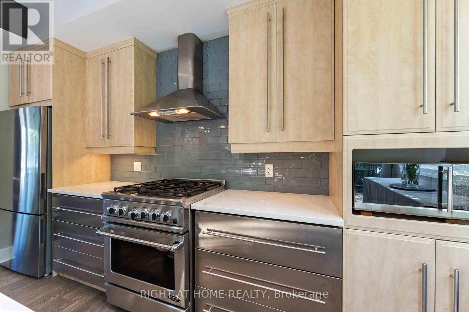110 Little London Private