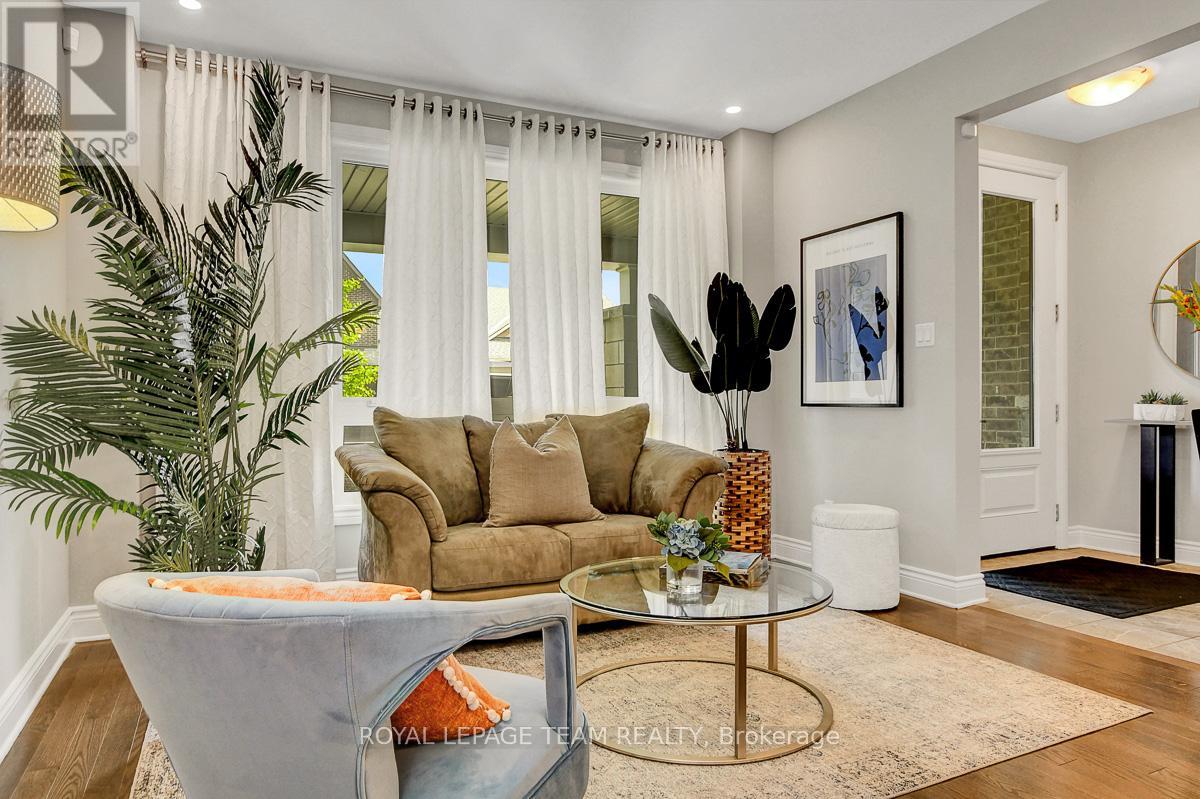 879 Percival Crescent