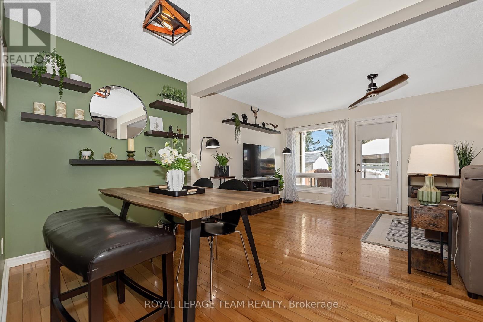 1844 Stonehenge Crescent