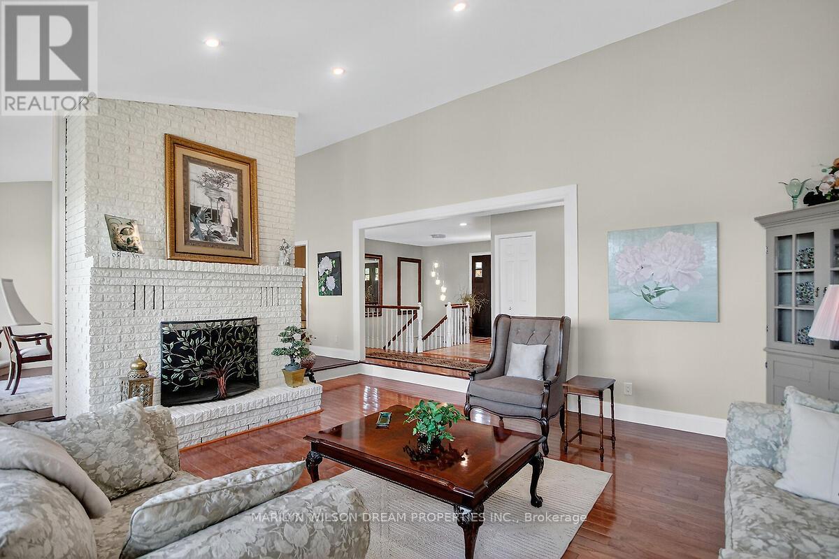 2998 Barlow Crescent