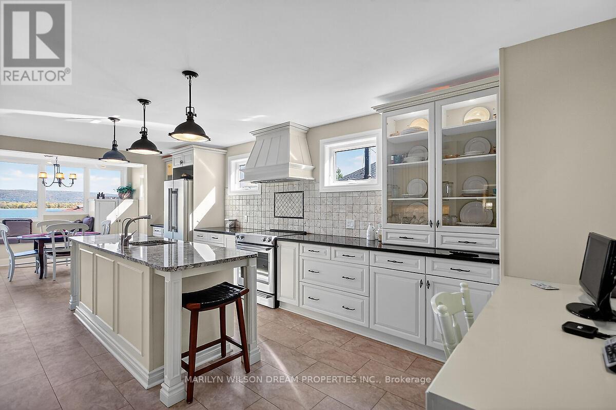 2998 Barlow Crescent