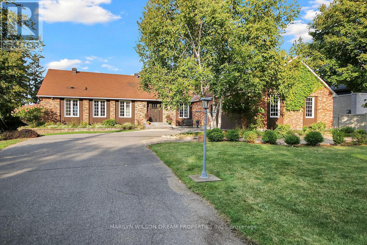 2998 Barlow Crescent