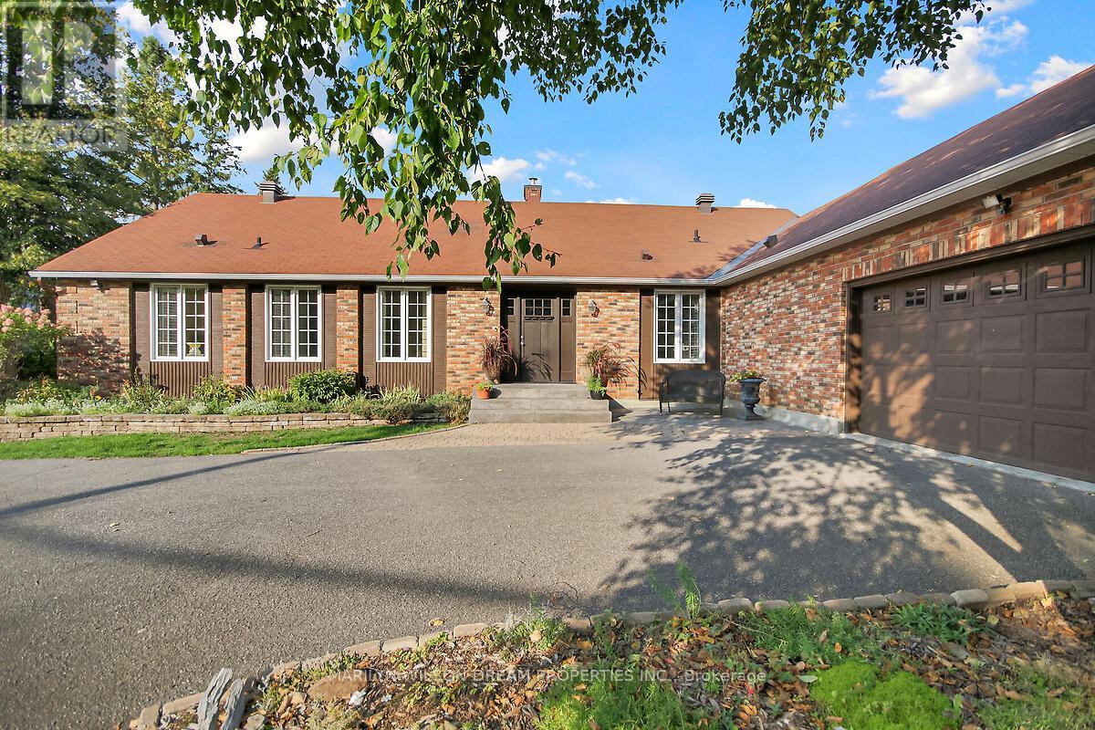 2998 Barlow Crescent