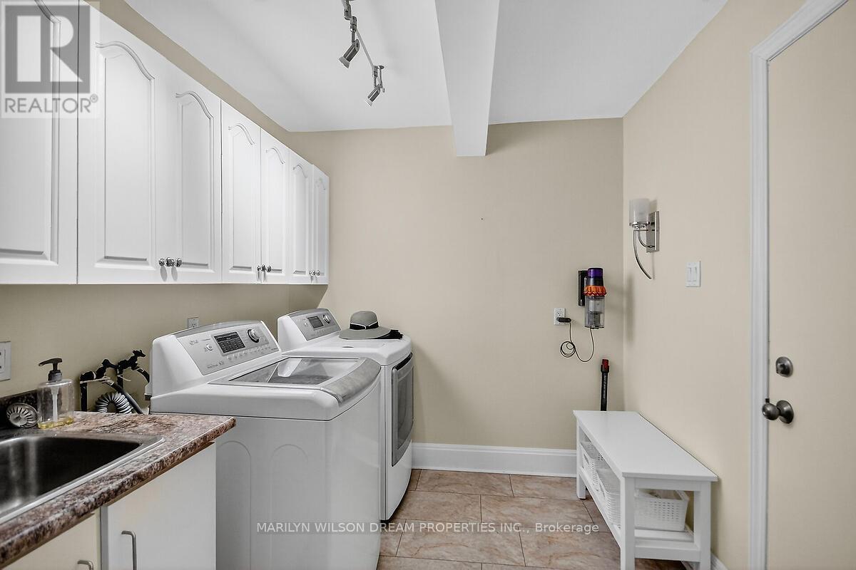 2998 Barlow Crescent