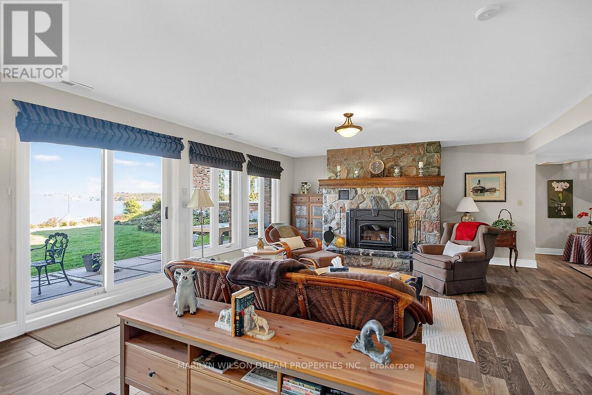2998 Barlow Crescent