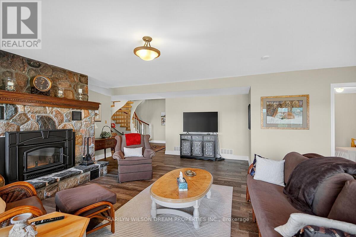 2998 Barlow Crescent