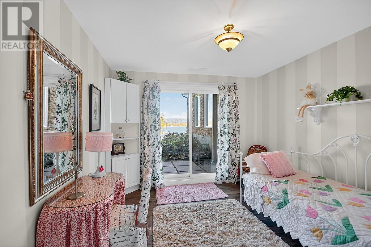 2998 Barlow Crescent