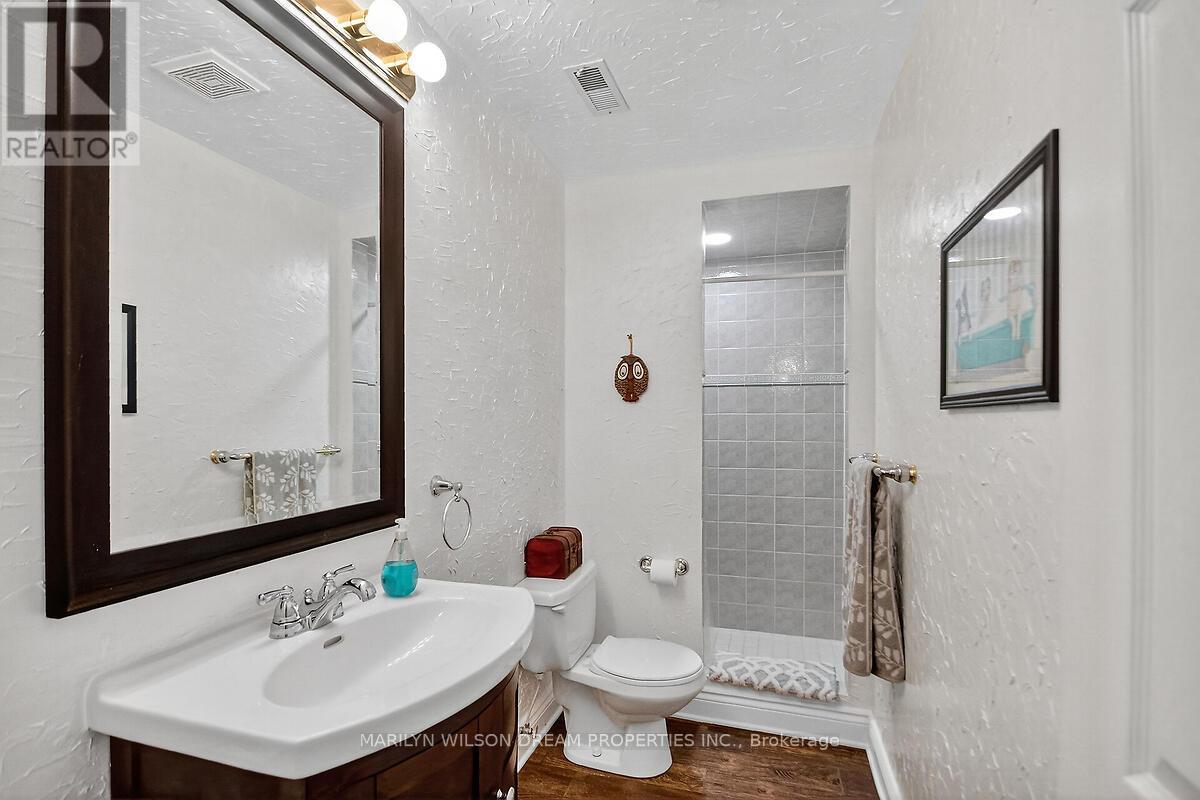 2998 Barlow Crescent