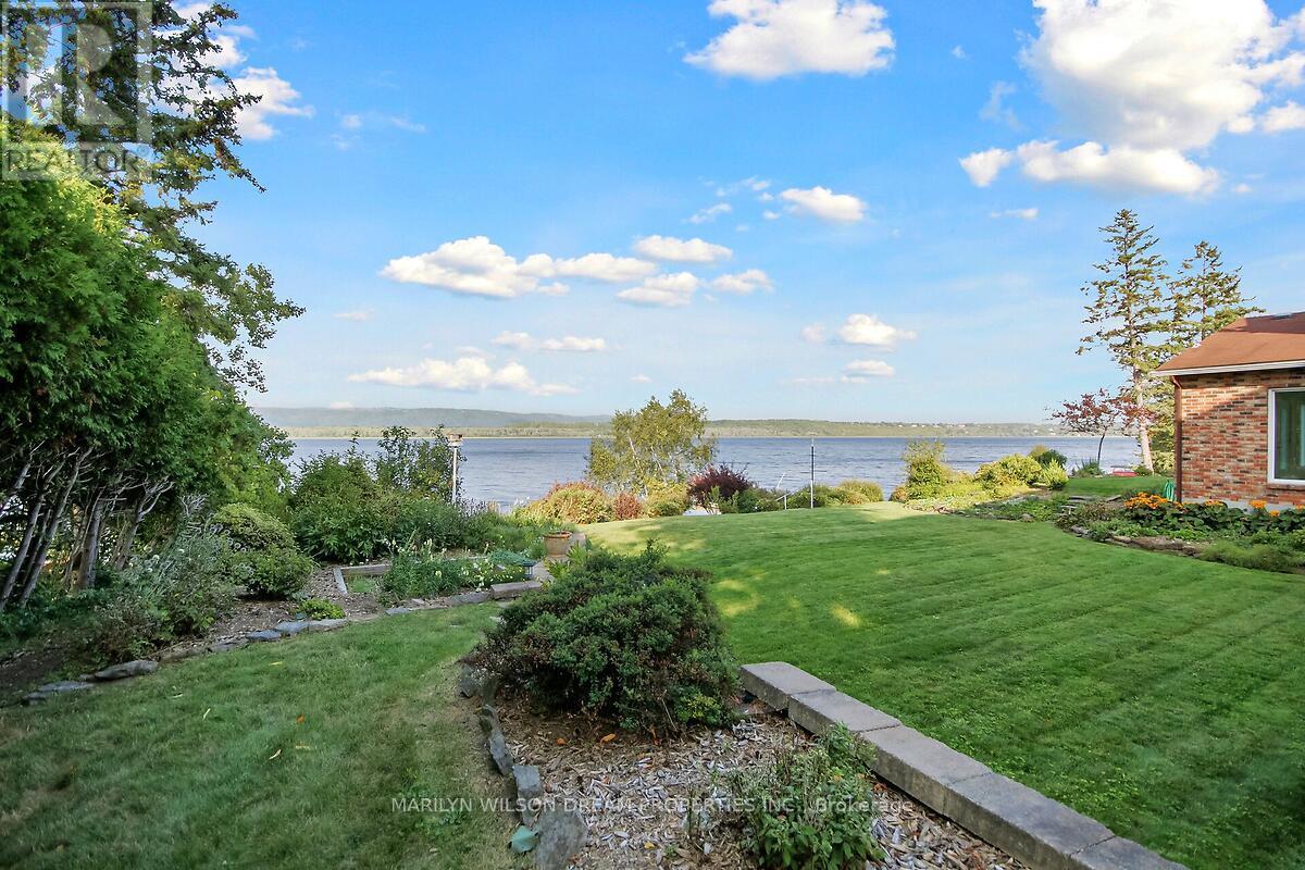 2998 Barlow Crescent