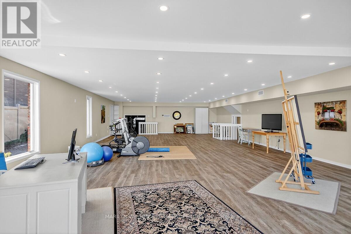2998 Barlow Crescent