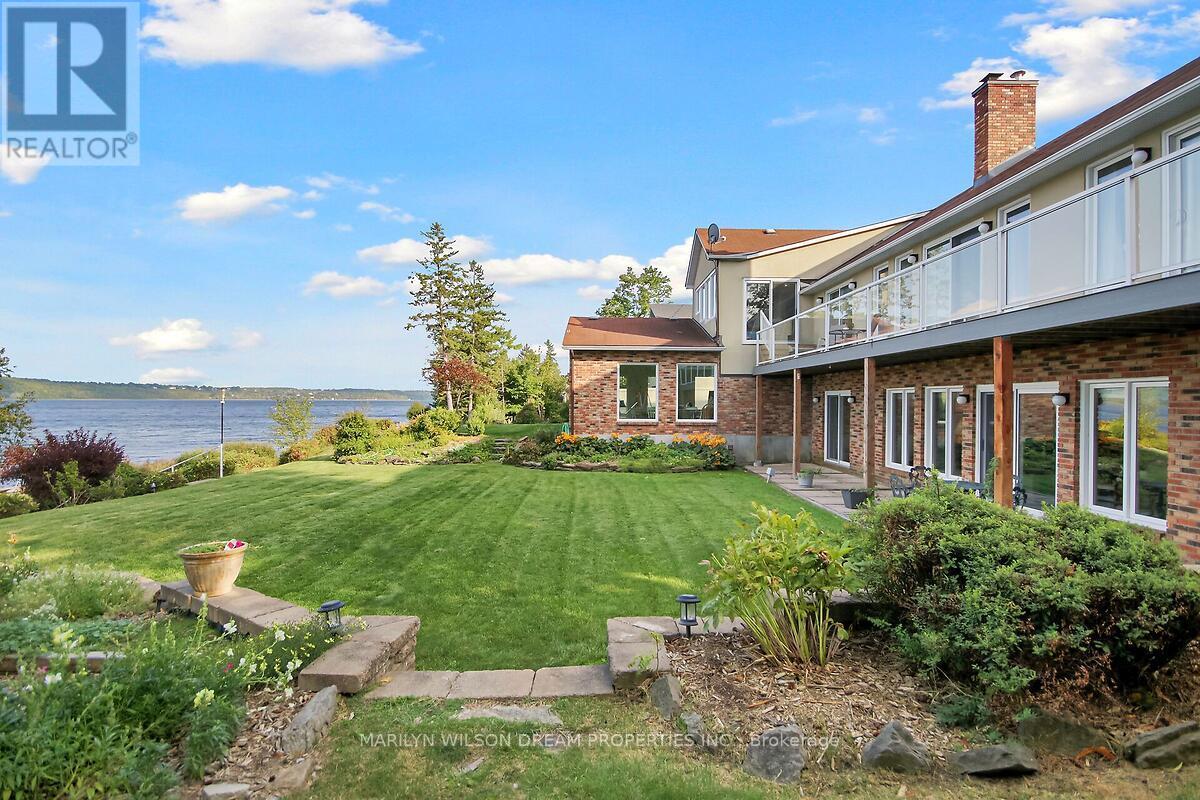 2998 Barlow Crescent
