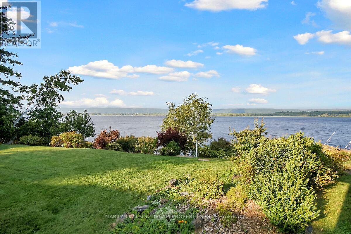 2998 Barlow Crescent