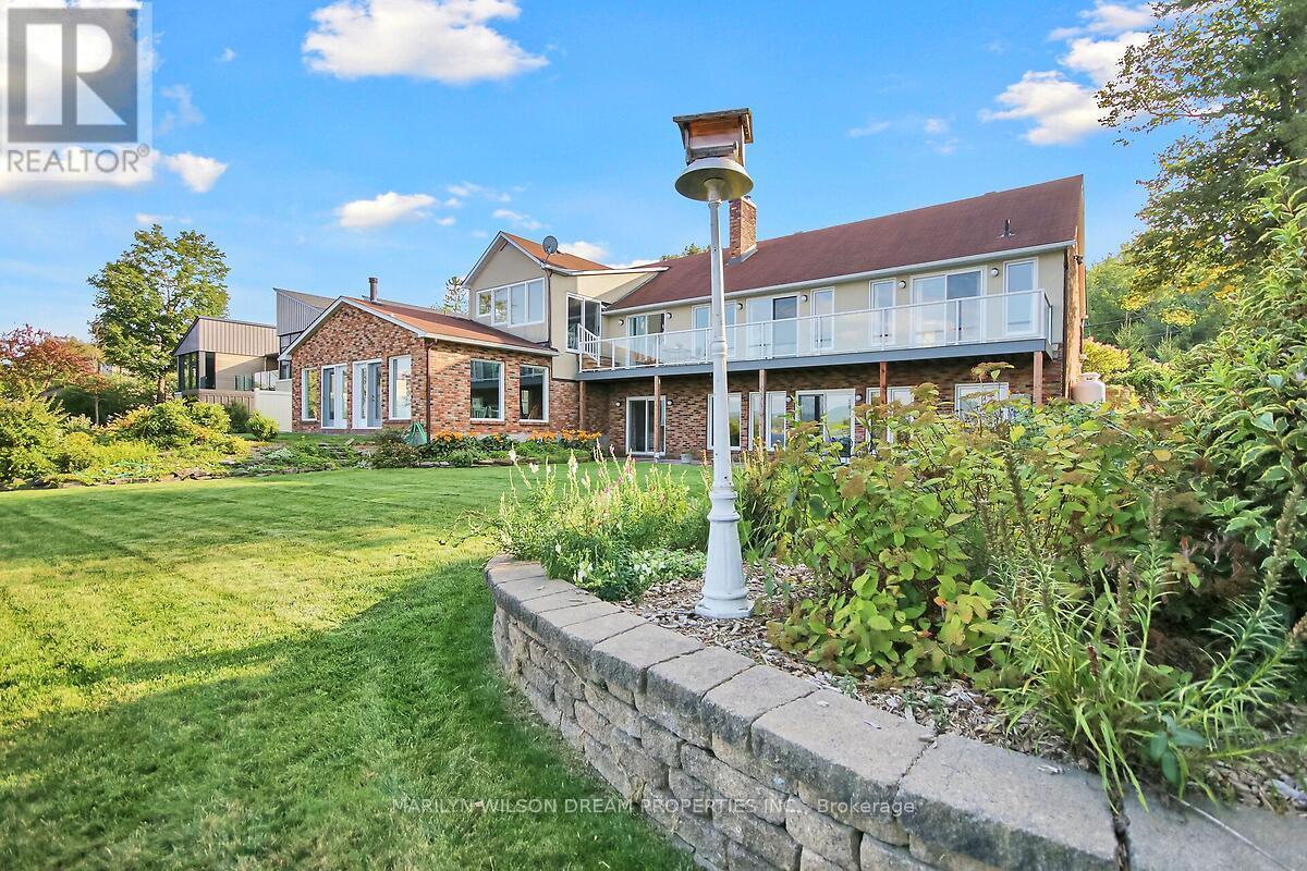 2998 Barlow Crescent