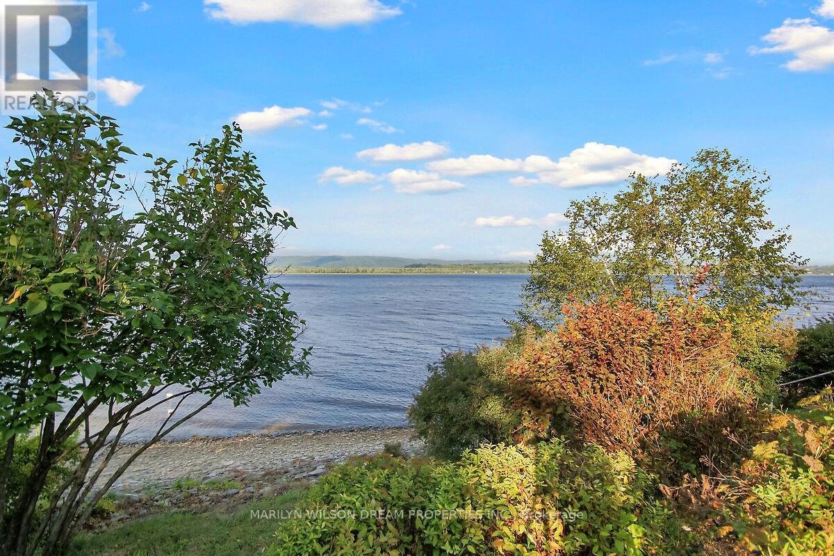 2998 Barlow Crescent