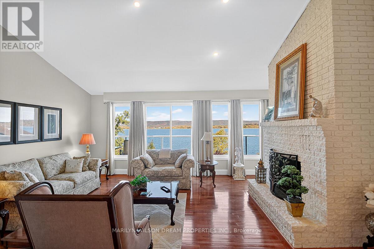 2998 Barlow Crescent