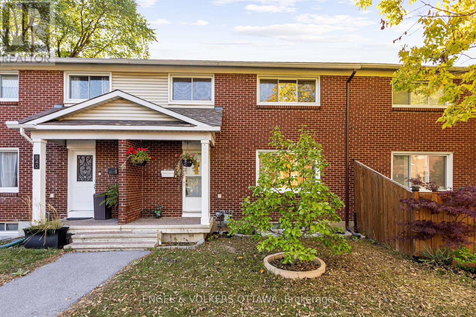 838 Borthwick Avenue