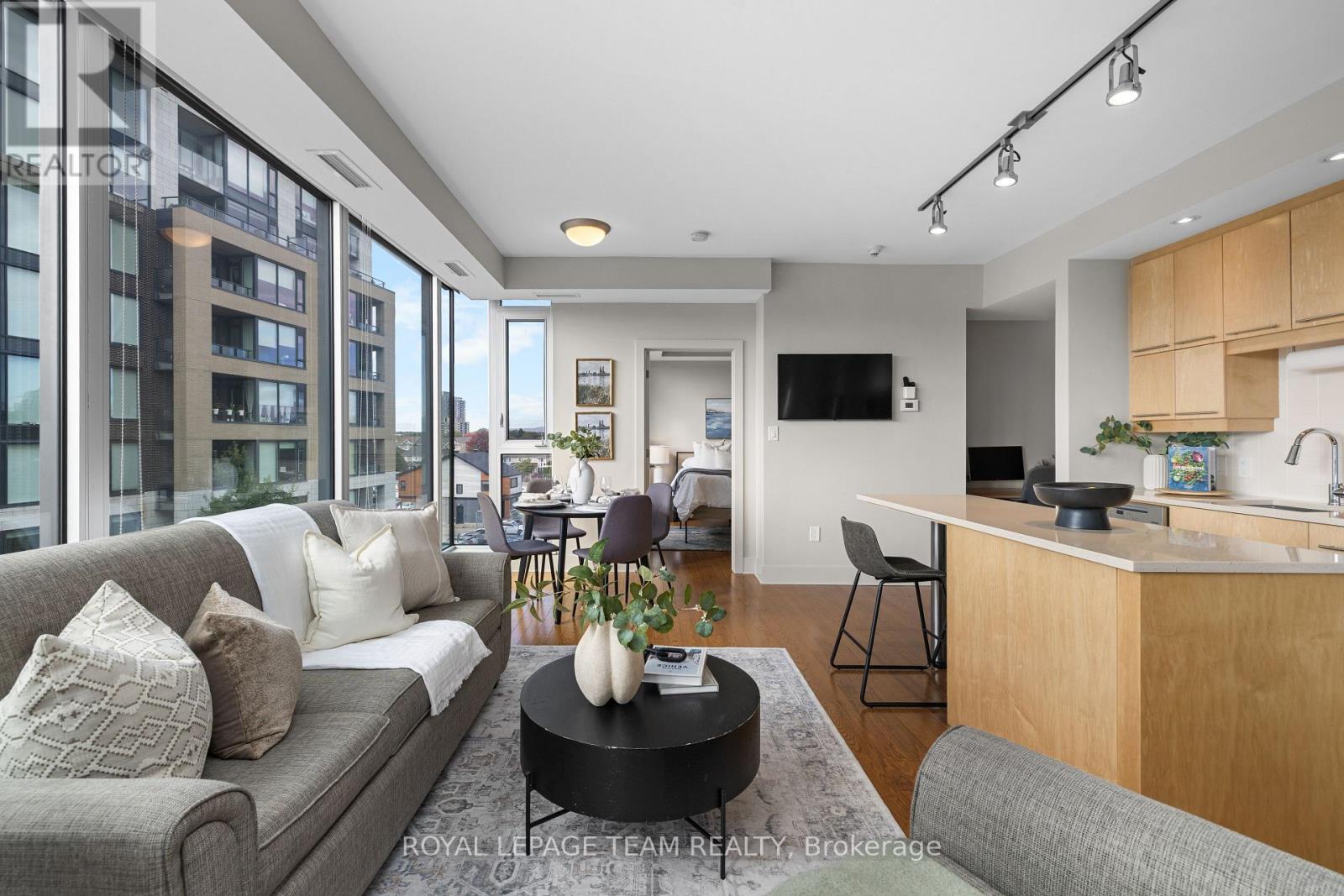 306 - 101 Richmond Road
