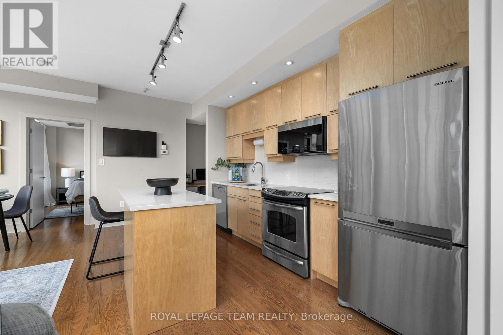 306 - 101 Richmond Road