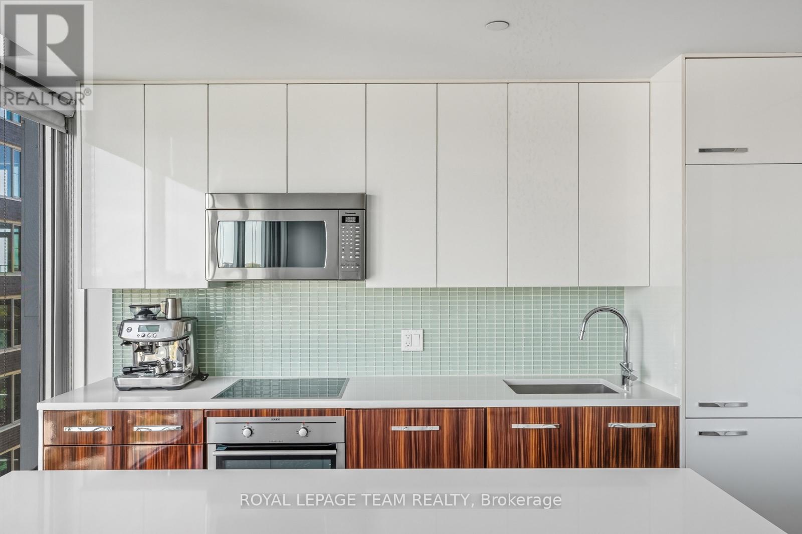 1111 - 111 Champagne Avenue