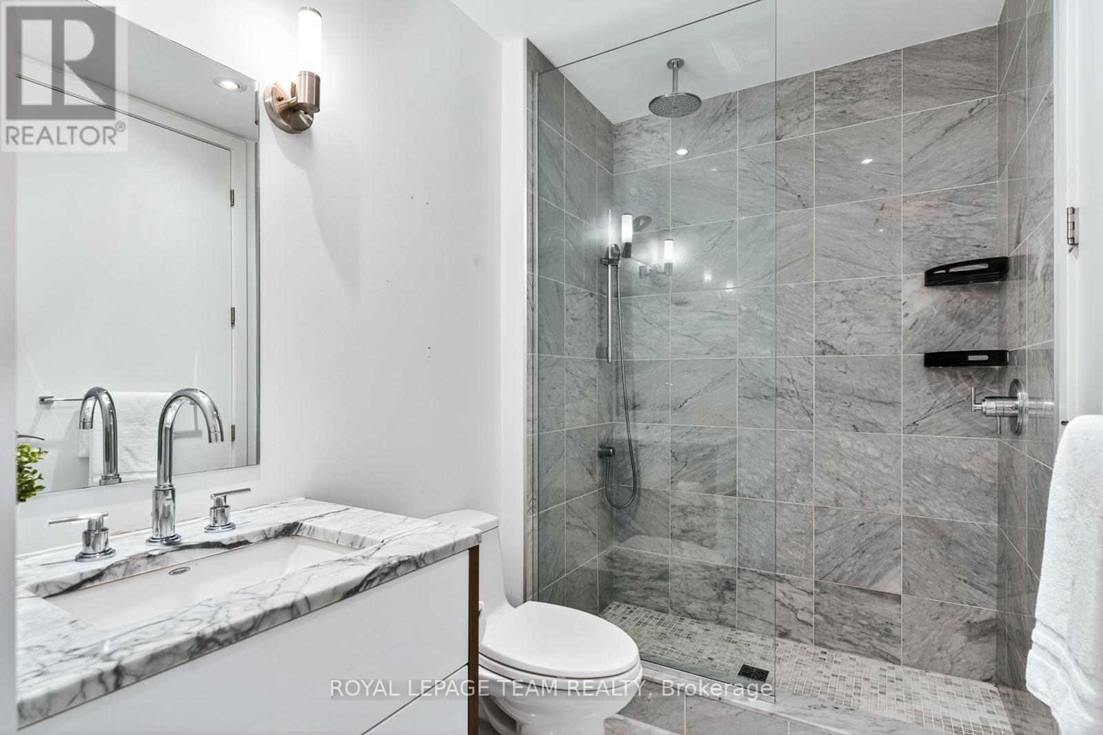 1111 - 111 Champagne Avenue